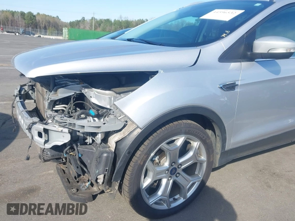 ✅ 2019 Ford Escape Titanium • VIN: 1FMCU0J97KUC19219 • Lot: 44596532. Wystawiony na IAAI z przebiegiem 132 149 mil. Bezpłatny archiwum sprzedaży aukcyjnych z USA i szczegółowy raport historii pojazdu na DreamBid. Zdjęcie 6.