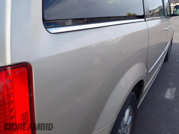 ✅ 2013 Chrysler Town & Country Touring • VIN: 2C4RC1BG7DR580048 • Lot: 44233970. Listed on IAAI with 243,566 mi. Free auction sales archive from the USA and detailed vehicle history report at DreamBid. Image 6.