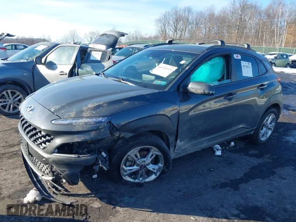 ✅ 2023 Hyundai Kona SEL • VIN: KM8K62AB4PU995304 • Lot: 44326521. Wystawiony na IAAI z przebiegiem 25 136 mil. Bezpłatny archiwum sprzedaży aukcyjnych z USA i szczegółowy raport historii pojazdu na DreamBid. Zdjęcie 2.