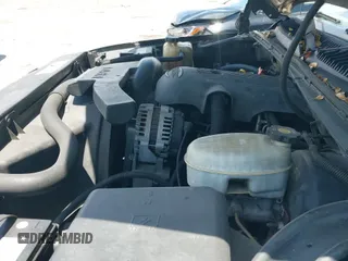 ✅ 2003 Chevrolet Suburban LT • VIN: 3GNEC16ZX3G334147 • Lot: 42150897. Listed on IAAI with 193,120 mi. Free auction sales archive from the USA and detailed vehicle history report at DreamBid. Image 19.