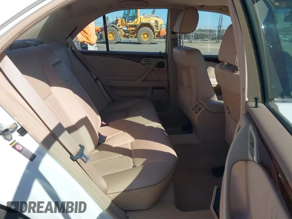 ✅ 2000 Mercedes-Benz E 320 • VIN: WDBJF65J2YB120890 • Lot: 43287192. Listed on IAAI with 182,044 mi. Free auction sales archive from the USA and detailed vehicle history report at DreamBid. Image 8.