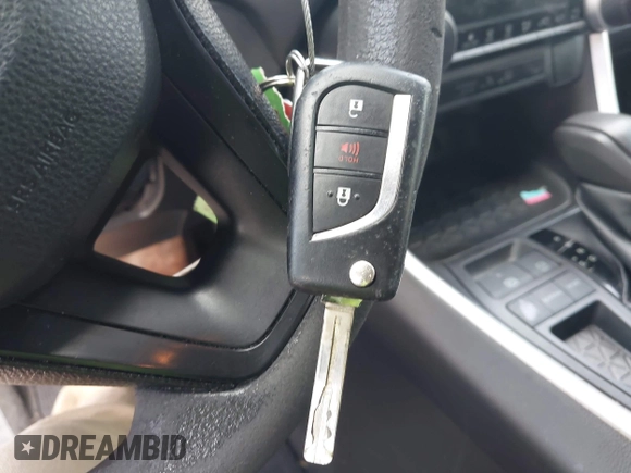 ✅ 2021 Toyota RAV4 LE • VIN: 2T3H1RFV3MW177120 • Lot: 44496270. Wystawiony na IAAI z przebiegiem 69 723 mil. Bezpłatny archiwum sprzedaży aukcyjnych z USA i szczegółowy raport historii pojazdu na DreamBid. Zdjęcie 11.