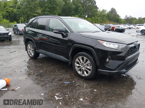 ✅ 2021 Toyota RAV4 XLE Premium • VIN: 2T3C1RFV2MC103781 • Лот: 45006055. Опубліковано раніше на IAAI з пробігом 64 551 миль. Безкоштовний доступ до архіву аукціонних продажів зі США та докладний звіт про історію автомобіля на DreamBid. Зображення 1.