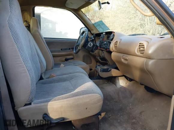 ✅ 2001 Dodge 1500 • VIN: 1B7HF16Z01S721650 • Lot: 44230834. Wystawiony na IAAI z przebiegiem 212 971 mil. Bezpłatny archiwum sprzedaży aukcyjnych z USA i szczegółowy raport historii pojazdu na DreamBid. Zdjęcie 5.