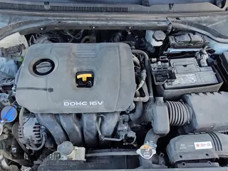 2020 Hyundai Veloster 2.0 z VIN KMHTG6AF2LU030723, wystawiony jako Copart lot #81584354 z przebiegiem Nie podano mil oraz Czysty tytuł • Clean title. Historia ofert i sprzedaży dostępna na DreamBid. Obrazek 13.