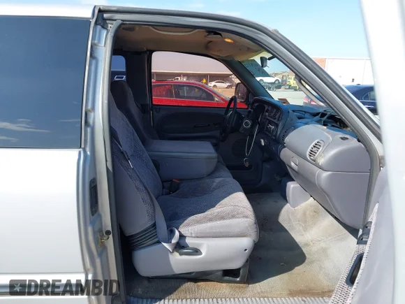 ✅ 2000 Dodge 1500 • VIN: 1B7HC13Z8YJ138322 • Lot: 44261122. Listed on IAAI with 173,521 mi. Free auction sales archive from the USA and detailed vehicle history report at DreamBid. Image 5.