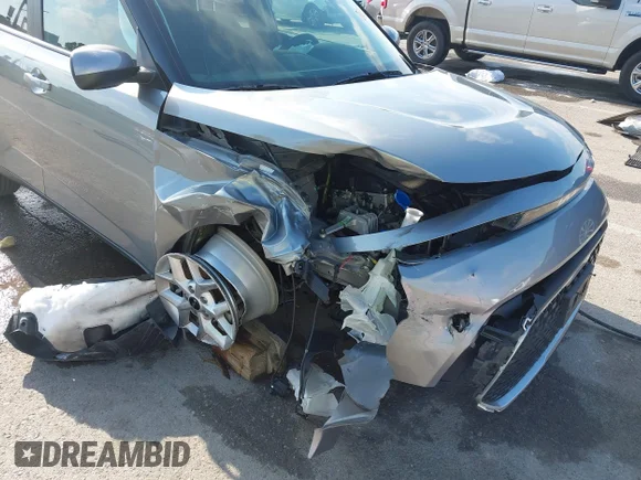✅ 2024 Kia Soul LX • VIN: KNDJ23AU0R7897794 • Lot: 43009293. Wystawiony na IAAI z przebiegiem 28 388 mil. Bezpłatny archiwum sprzedaży aukcyjnych z USA i szczegółowy raport historii pojazdu na DreamBid. Zdjęcie 6.