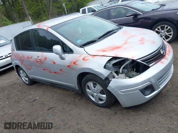 ✅ 2010 Nissan Versa SL • VIN: 3N1BC1CP4AL446772 • Лот: 45088688. Опубликован ранее на IAAI с пробегом 167 819 миль. Бесплатный доступ к архиву аукционных продаж из США и подробный отчёт об истории автомобиля на DreamBid. Изображение 1.
