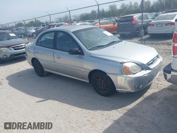 ✅ 2005 Kia Rio • VIN: KNADC125256400716 • Lot: 44689997. Wystawiony na IAAI z przebiegiem 91 394 mil. Bezpłatny archiwum sprzedaży aukcyjnych z USA i szczegółowy raport historii pojazdu na DreamBid. Zdjęcie 1.