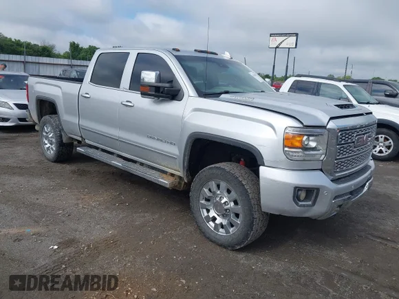 ✅ 2019 GMC Sierra 2500HD Denali • VIN: 1GT12SEY9KF226188 • Лот: 42106286. Опубліковано раніше на IAAI з пробігом 190 483 миль. Безкоштовний доступ до архіву аукціонних продажів зі США та докладний звіт про історію автомобіля на DreamBid. Зображення 1.