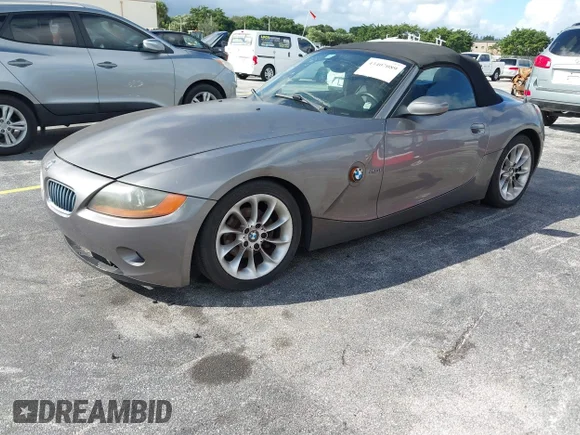 ✅ 2003 BMW Z4 2.5i • VIN: 4USBT33493LR65212 • Лот: 43407089. Опубліковано раніше на IAAI з пробігом 62 649 миль. Безкоштовний доступ до архіву аукціонних продажів зі США та докладний звіт про історію автомобіля на DreamBid. Зображення 2.
