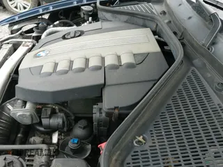 ✅ 2011 BMW X5 35d • VIN: 5UXZW0C52BL371903 • Lot: 43615045. Wystawiony na IAAI z przebiegiem 141 812 mil. Bezpłatny archiwum sprzedaży aukcyjnych z USA i szczegółowy raport historii pojazdu na DreamBid. Zdjęcie 19.