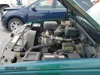 ✅ 1996 GMC Suburban • VIN: 1GKFK16ROTJ725925 • Lot: 42244433. Listed on IAAI with 123,837 mi. Free auction sales archive from the USA and detailed vehicle history report at DreamBid. Image 13.