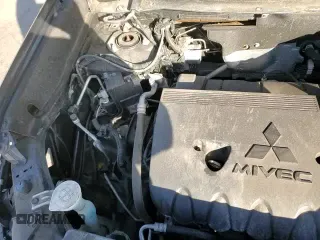 ✅ 2018 Mitsubishi Outlander ES • VIN: JA4AZ3A33JZ020383 • Lot: 92745145. Listed on Copart with 61,101 mi. Free auction sales archive from the USA and detailed vehicle history report at DreamBid. Image 14.