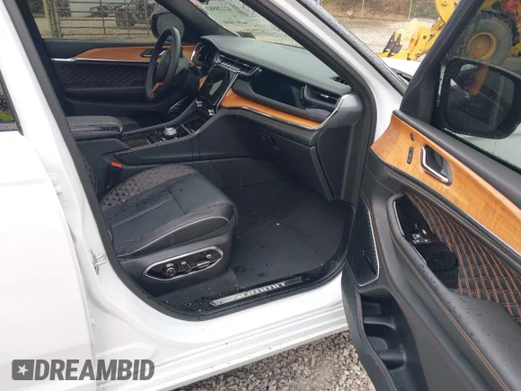 ✅ 2023 Jeep Grand Cherokee Summit Reserve • VIN: 1C4RJKET9P8725689 • Lot: 42120583. Wystawiony na IAAI z przebiegiem 15 108 mil. Bezpłatny archiwum sprzedaży aukcyjnych z USA i szczegółowy raport historii pojazdu na DreamBid. Zdjęcie 5.