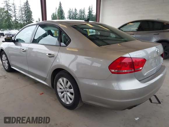 ✅ 2014 Volkswagen Passat S • VIN: 1VWAP7A39EC020106 • Lot: 45491928. Wystawiony na IAAI z przebiegiem 117 451 mil. Bezpłatny archiwum sprzedaży aukcyjnych z USA i szczegółowy raport historii pojazdu na DreamBid. Zdjęcie 3.