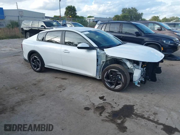 ✅ 2025 Kia K4 EX • VIN: 3KPFU4DE0SE183325 • Lot: 43938129. Wystawiony na IAAI z przebiegiem 2 266 mil. Bezpłatny archiwum sprzedaży aukcyjnych z USA i szczegółowy raport historii pojazdu na DreamBid. Zdjęcie 1.