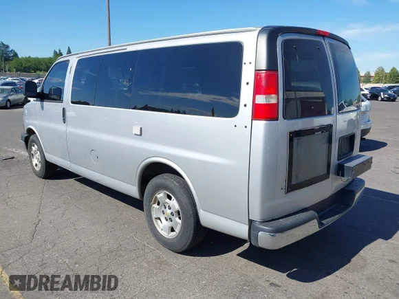 ✅ 2010 Chevrolet Express 1500 • VIN: 1GNUGCD41A1175906 • Lot: 45442228. Wystawiony na IAAI z przebiegiem 35 544 mil. Bezpłatny archiwum sprzedaży aukcyjnych z USA i szczegółowy raport historii pojazdu na DreamBid. Zdjęcie 3.