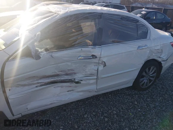 ✅ 2012 Honda Accord EX-L • VIN: 1HGCP3F81CA031250 • Lot: 44423132. Wystawiony na IAAI z przebiegiem 242 614 mil. Bezpłatny archiwum sprzedaży aukcyjnych z USA i szczegółowy raport historii pojazdu na DreamBid. Zdjęcie 6.