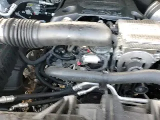 ✅ 2020 Ram 1500 Laramie • VIN: 1C6SRFJT9LN231195 • Lot: 84385735. Wystawiony na Copart z przebiegiem 99 212 mil. Bezpłatny archiwum sprzedaży aukcyjnych z USA i szczegółowy raport historii pojazdu na DreamBid. Zdjęcie 15.