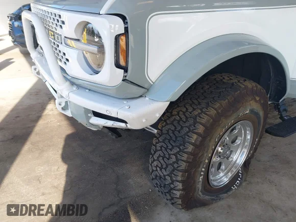 ✅ 2023 Ford Bronco Wildtrak • VIN: 1FMEE5DP2PLC19008 • Лот: 43495733. Опубліковано раніше на IAAI з пробігом 7 316 миль. Безкоштовний доступ до архіву аукціонних продажів зі США та докладний звіт про історію автомобіля на DreamBid. Зображення 6.
