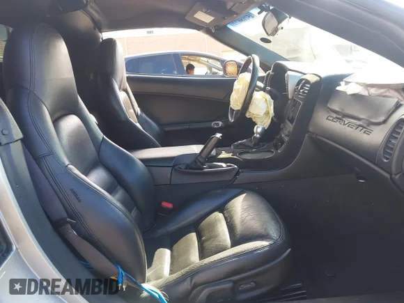 ✅ 2005 Chevrolet Corvette • VIN: 1G1YY24U155132563 • Lot: 45108077. Wystawiony na IAAI z przebiegiem 134 668 mil. Bezpłatny archiwum sprzedaży aukcyjnych z USA i szczegółowy raport historii pojazdu na DreamBid. Zdjęcie 5.