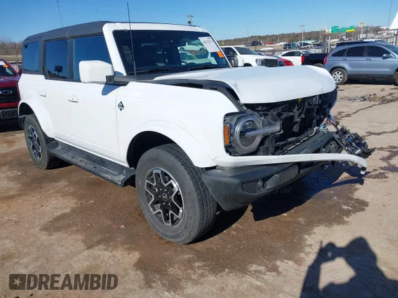 ✅ 2025 Ford Bronco Outer Banks • VIN: 1FMDE8BH8SLA98552 • Лот: 44212174. Опубліковано раніше на IAAI з пробігом 5 927 миль. Безкоштовний доступ до архіву аукціонних продажів зі США та докладний звіт про історію автомобіля на DreamBid. Зображення 1.