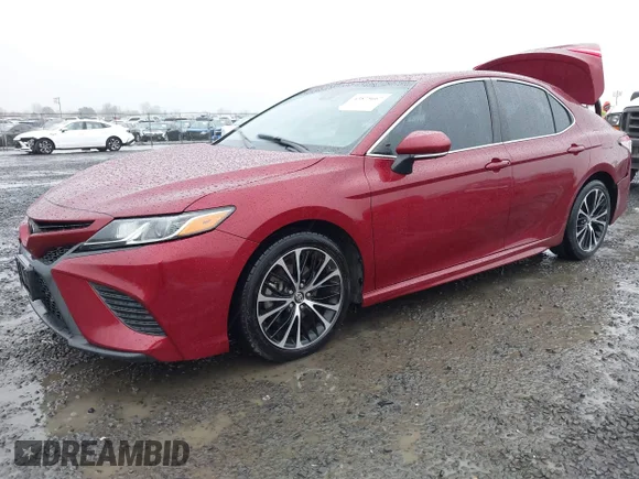 ✅ 2018 Toyota Camry SE • VIN: 4T1B11HK3JU584336 • Lot: 43875667. Wystawiony na IAAI z przebiegiem 121 191 mil. Bezpłatny archiwum sprzedaży aukcyjnych z USA i szczegółowy raport historii pojazdu na DreamBid. Zdjęcie 2.