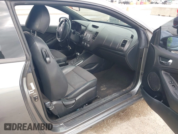 ✅ 2016 Kia Forte SX • VIN: KNAFZ6A36G5648447 • Lot: 44553454. Wystawiony na IAAI z przebiegiem 165 667 mil. Bezpłatny archiwum sprzedaży aukcyjnych z USA i szczegółowy raport historii pojazdu na DreamBid. Zdjęcie 5.
