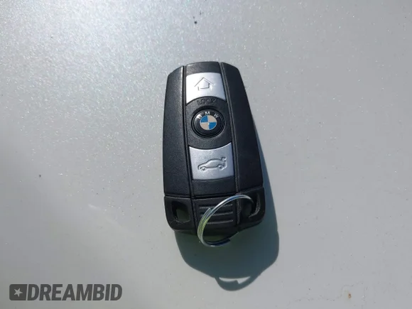 ✅ 2012 BMW 3 Series 335i • VIN: WBADX7C52CE744720 • Lot: 43305127. Wystawiony na IAAI z przebiegiem 106 250 mil. Bezpłatny archiwum sprzedaży aukcyjnych z USA i szczegółowy raport historii pojazdu na DreamBid. Zdjęcie 11.
