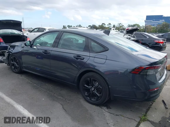 ✅ 2025 Honda Accord SE • VIN: 1HGCY1F48SA084508 • Lot: 44402115. Wystawiony na IAAI z przebiegiem 1 893 mil. Bezpłatny archiwum sprzedaży aukcyjnych z USA i szczegółowy raport historii pojazdu na DreamBid. Zdjęcie 3.