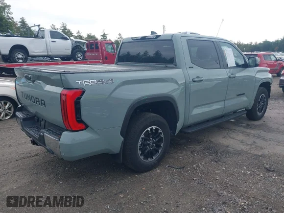 ✅ 2025 Toyota Tundra SR5 • VIN: 5TFLA5DB9SX285357 • Lot: 43294615. Wystawiony na IAAI z przebiegiem 16 518 mil. Bezpłatny archiwum sprzedaży aukcyjnych z USA i szczegółowy raport historii pojazdu na DreamBid. Zdjęcie 4.