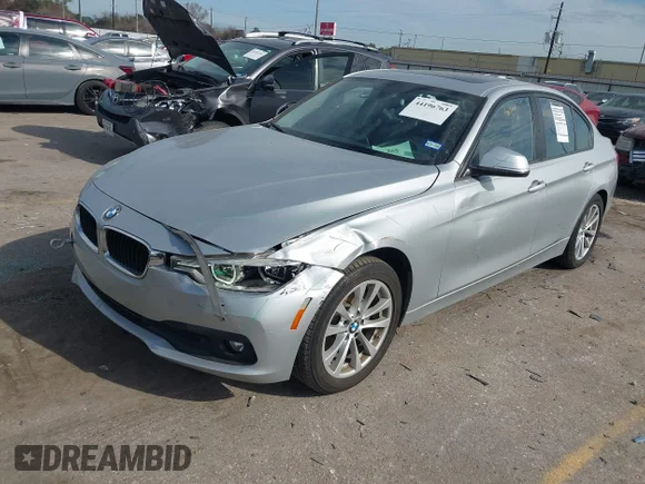 ✅ 2018 BMW 3 Series 320i • VIN: WBA8A9C55JAH14407 • Lot: 44196763. Wystawiony na IAAI z przebiegiem 72 739 mil. Bezpłatny archiwum sprzedaży aukcyjnych z USA i szczegółowy raport historii pojazdu na DreamBid. Zdjęcie 2.