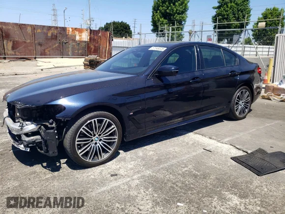 ✅ 2020 BMW 5 Series 530e • VIN: WBAJA9C05LCD77721 • Лот: 57348326. Опубликован ранее на Copart с пробегом 46 605 миль. Бесплатный доступ к архиву аукционных продаж из США и подробный отчёт об истории автомобиля на DreamBid. Изображение 1.