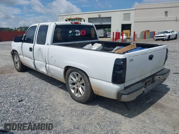 ✅ 2005 Chevrolet Silverado 1500 LS • VIN: 1GCEC19Z65Z228611 • Лот: 42371257. Опубліковано раніше на IAAI з пробігом 198 079 миль. Безкоштовний доступ до архіву аукціонних продажів зі США та докладний звіт про історію автомобіля на DreamBid. Зображення 3.
