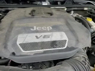 ✅ 2018 Jeep Wrangler Unlimited Sport S • VIN: 1C4BJWDG0JL875191 • Lot: 86453935. Wystawiony na Copart z przebiegiem 76 185 mil. Bezpłatny archiwum sprzedaży aukcyjnych z USA i szczegółowy raport historii pojazdu na DreamBid. Zdjęcie 15.