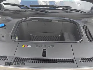 ✅ 2024 Kia EV9 Light Short Range • VIN: KNDAA5S21R6033757 • Lot: 66032195. Wystawiony na Copart z przebiegiem Nie podano. Bezpłatny archiwum sprzedaży aukcyjnych z USA i szczegółowy raport historii pojazdu na DreamBid. Zdjęcie 14.