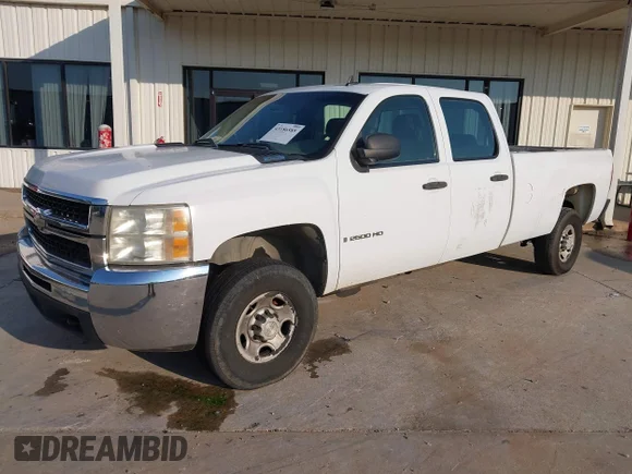 ✅ 2007 Chevrolet Silverado 2500HD 1LT • VIN: 1GCHC23K57F536257 • Lot: 43186585. Wystawiony na IAAI z przebiegiem 317 958 mil. Bezpłatny archiwum sprzedaży aukcyjnych z USA i szczegółowy raport historii pojazdu na DreamBid. Zdjęcie 2.