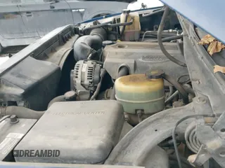 ✅ 2001 Chevrolet Silverado 2500HD LS • VIN: 1GCHK29G71E199447 • Lot: 41465756. Wystawiony na IAAI z przebiegiem 263 058 mil. Bezpłatny archiwum sprzedaży aukcyjnych z USA i szczegółowy raport historii pojazdu na DreamBid. Zdjęcie 20.