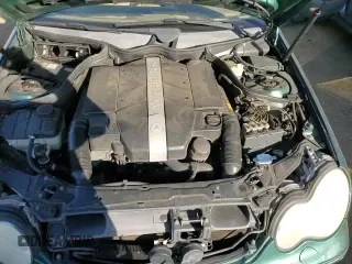 ✅ 2001 Mercedes-Benz C 230/260/280/320 • VIN: WDBRF61J71F014197 • Lot: 84642634. Wystawiony na Copart z przebiegiem Nie podano. Bezpłatny archiwum sprzedaży aukcyjnych z USA i szczegółowy raport historii pojazdu na DreamBid. Zdjęcie 13.