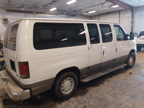 ✅ 2003 Ford Econoline Passenger XL • VIN: 1FMRE11L43HB67535 • Lot: 44300587. Wystawiony na IAAI z przebiegiem 135 452 mil. Bezpłatny archiwum sprzedaży aukcyjnych z USA i szczegółowy raport historii pojazdu na DreamBid. Zdjęcie 4.