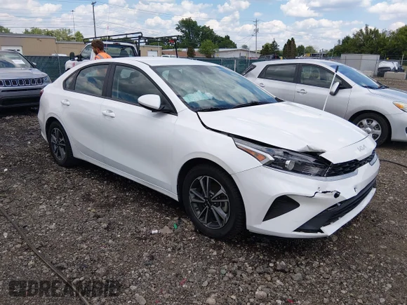 ✅ 2024 Kia Forte LXS • VIN: 3KPF24AD8RE791167 • Lot: 45463878. Wystawiony na IAAI z przebiegiem 38 368 mil. Bezpłatny archiwum sprzedaży aukcyjnych z USA i szczegółowy raport historii pojazdu na DreamBid. Zdjęcie 1.