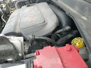 ✅ 2021 Jeep Renegade Latitude • VIN: ZACNJDBB8MPM15234 • Lot: 42811813. Wystawiony na IAAI z przebiegiem 75 251 mil. Bezpłatny archiwum sprzedaży aukcyjnych z USA i szczegółowy raport historii pojazdu na DreamBid. Zdjęcie 19.