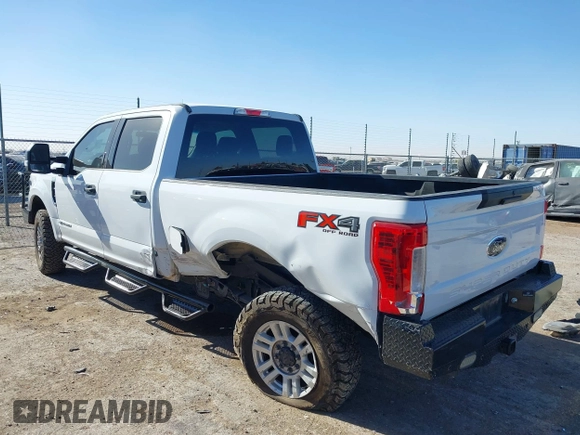 ✅ 2019 Ford F-250 XLT • VIN: 1FT7W2BT4KEC30131 • Lot: 44068847. Wystawiony na IAAI z przebiegiem 102 319 mil. Bezpłatny archiwum sprzedaży aukcyjnych z USA i szczegółowy raport historii pojazdu na DreamBid. Zdjęcie 3.
