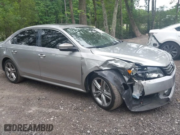 ✅ 2014 Volkswagen Passat SEL Premium • VIN: 1VWCM7A31EC018349 • Лот: 45391687. Опубліковано раніше на IAAI з пробігом 130 266 миль. Безкоштовний доступ до архіву аукціонних продажів зі США та докладний звіт про історію автомобіля на DreamBid. Зображення 1.