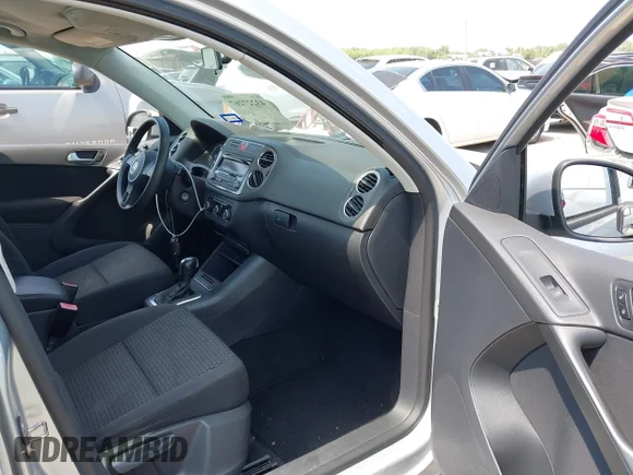✅ 2011 Volkswagen Tiguan SE • VIN: WVGAV7AX1BW558848 • Lot: 43227267. Wystawiony na IAAI z przebiegiem 115 572 mil. Bezpłatny archiwum sprzedaży aukcyjnych z USA i szczegółowy raport historii pojazdu na DreamBid. Zdjęcie 5.