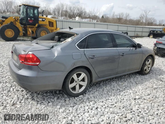 ✅ 2015 Volkswagen Passat Wolfsburg Edition • VIN: 1VWAT7A33FC075759 • Lot: 49810384. Wystawiony na Copart z przebiegiem 90 726 mil. Bezpłatny archiwum sprzedaży aukcyjnych z USA i szczegółowy raport historii pojazdu na DreamBid. Zdjęcie 3.