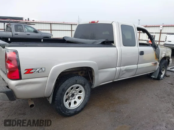 ✅ 2004 Chevrolet Silverado 1500 Z71 • VIN: 1GCEK19T34E359614 • Lot: 44305667. Wystawiony na IAAI z przebiegiem Nie podano. Bezpłatny archiwum sprzedaży aukcyjnych z USA i szczegółowy raport historii pojazdu na DreamBid. Zdjęcie 4.