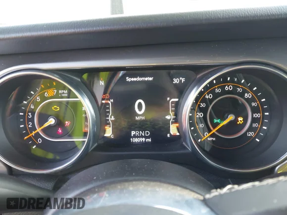✅ 2018 Jeep Wrangler Unlimited Sahara • VIN: 1C4HJXEN5JW327912 • Lot: 44229146. Wystawiony na IAAI z przebiegiem 108 099 mil. Bezpłatny archiwum sprzedaży aukcyjnych z USA i szczegółowy raport historii pojazdu na DreamBid. Zdjęcie 7.