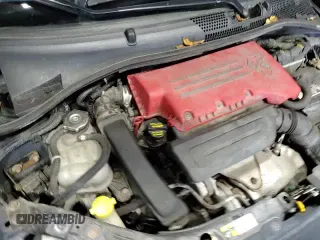 ✅ 2017 FIAT 500 Abarth • VIN: 3C3CFFFH2HT527844 • Lot: 84191875. Wystawiony na Copart z przebiegiem 113 160 mil. Bezpłatny archiwum sprzedaży aukcyjnych z USA i szczegółowy raport historii pojazdu na DreamBid. Zdjęcie 13.